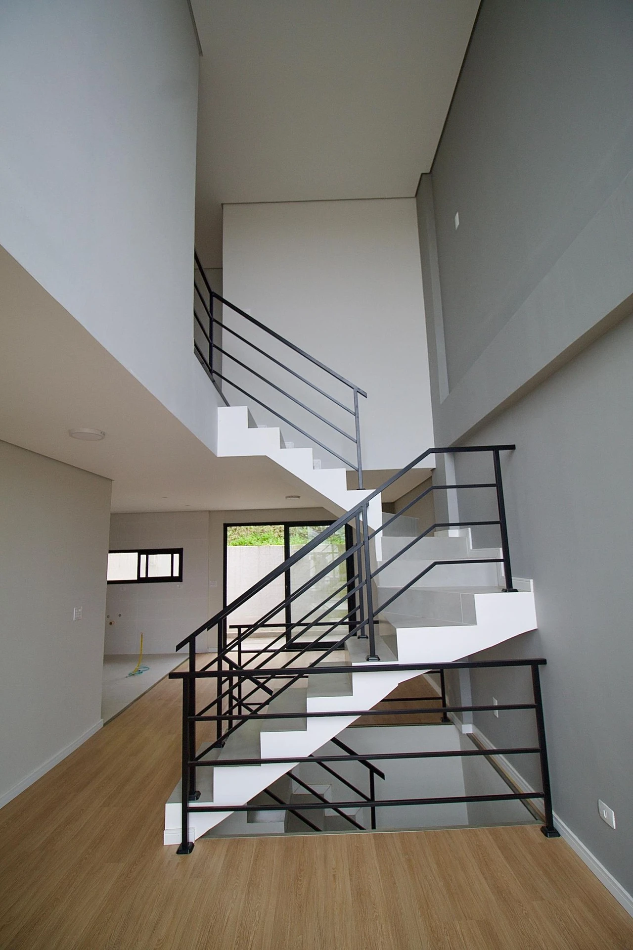 Floor-to-ceiling windows in a 3-bedroom house, 160 m² — photo 54