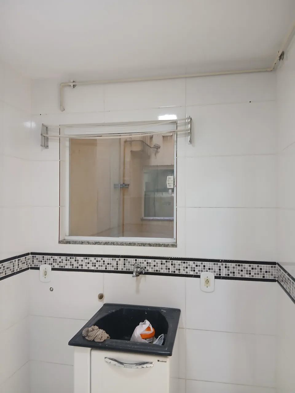 Unfurnished 2-bedroom apartment with a gas kitchen — photo 12