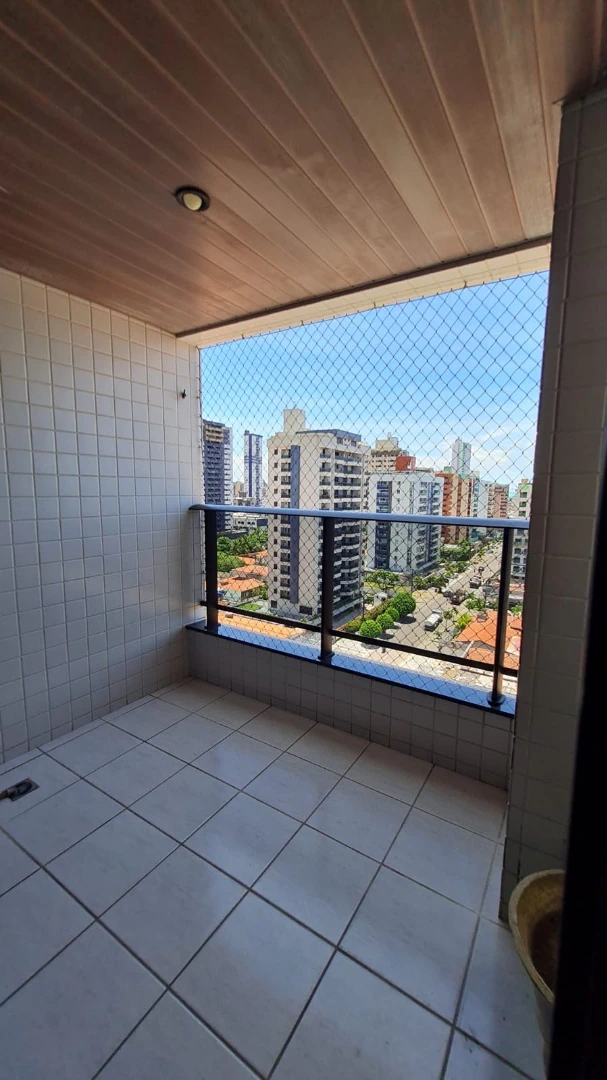2-bedroom apartment with a separate kitchen and parking — photo 4