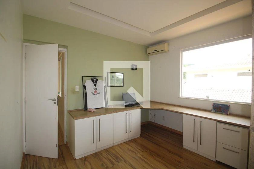 6-bedroom house with 4 en-suite suites and 600 m² — photo 39
