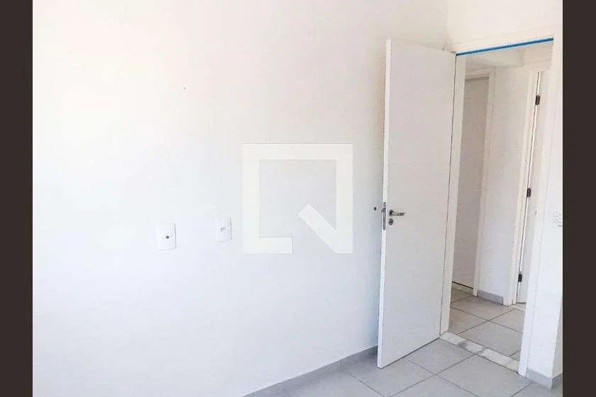 2-bedroom apartment in a building with a gym — photo 17