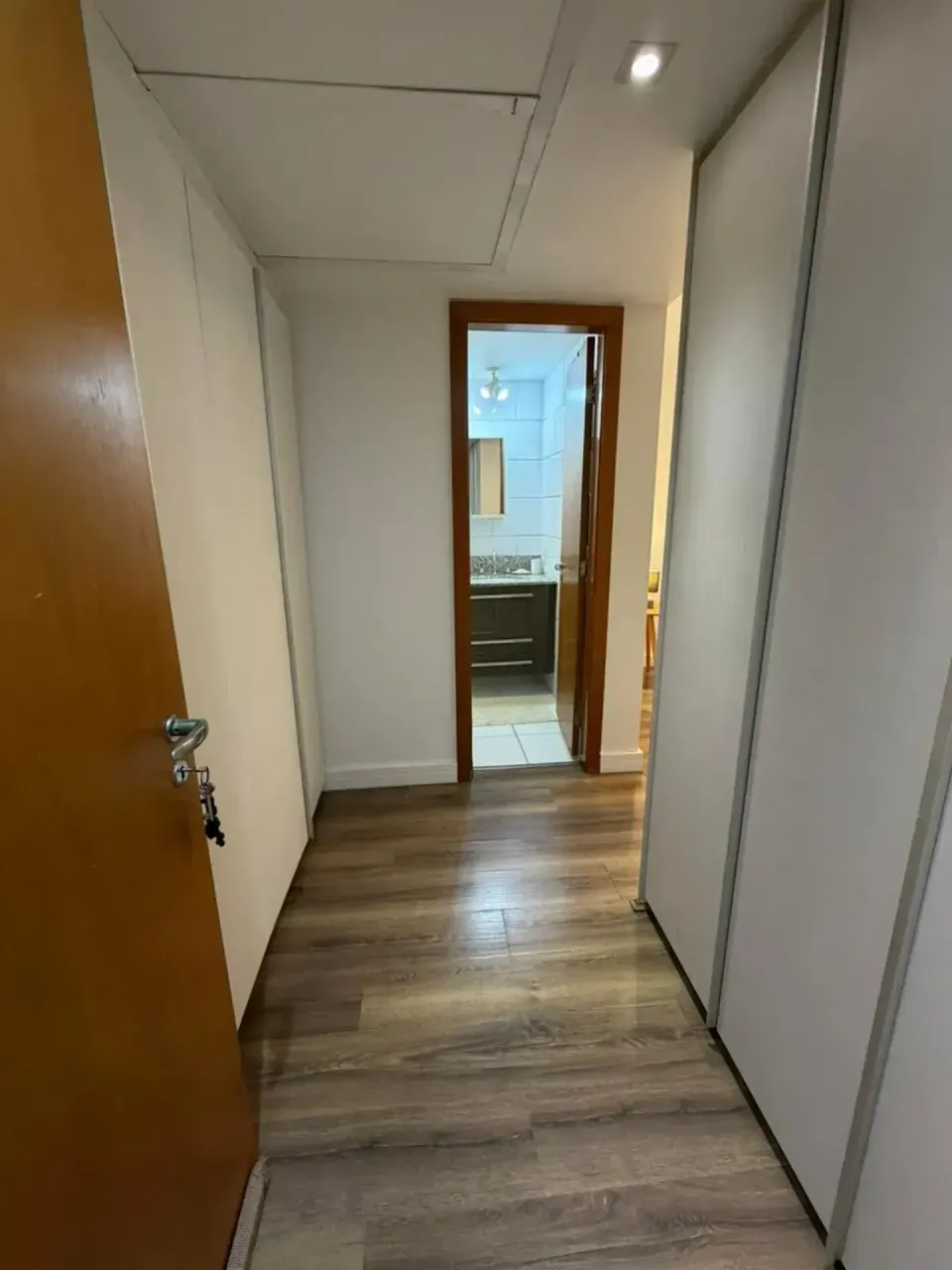 Furnished 2-bedroom apartment with open-plan kitchen — photo 11