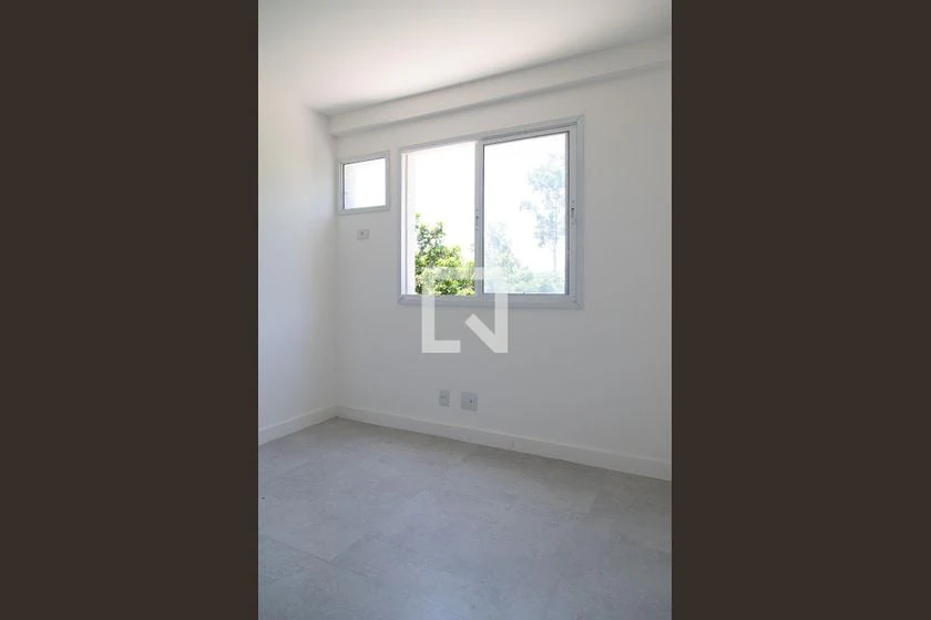 One-bedroom apartment with a mountain view — photo 25
