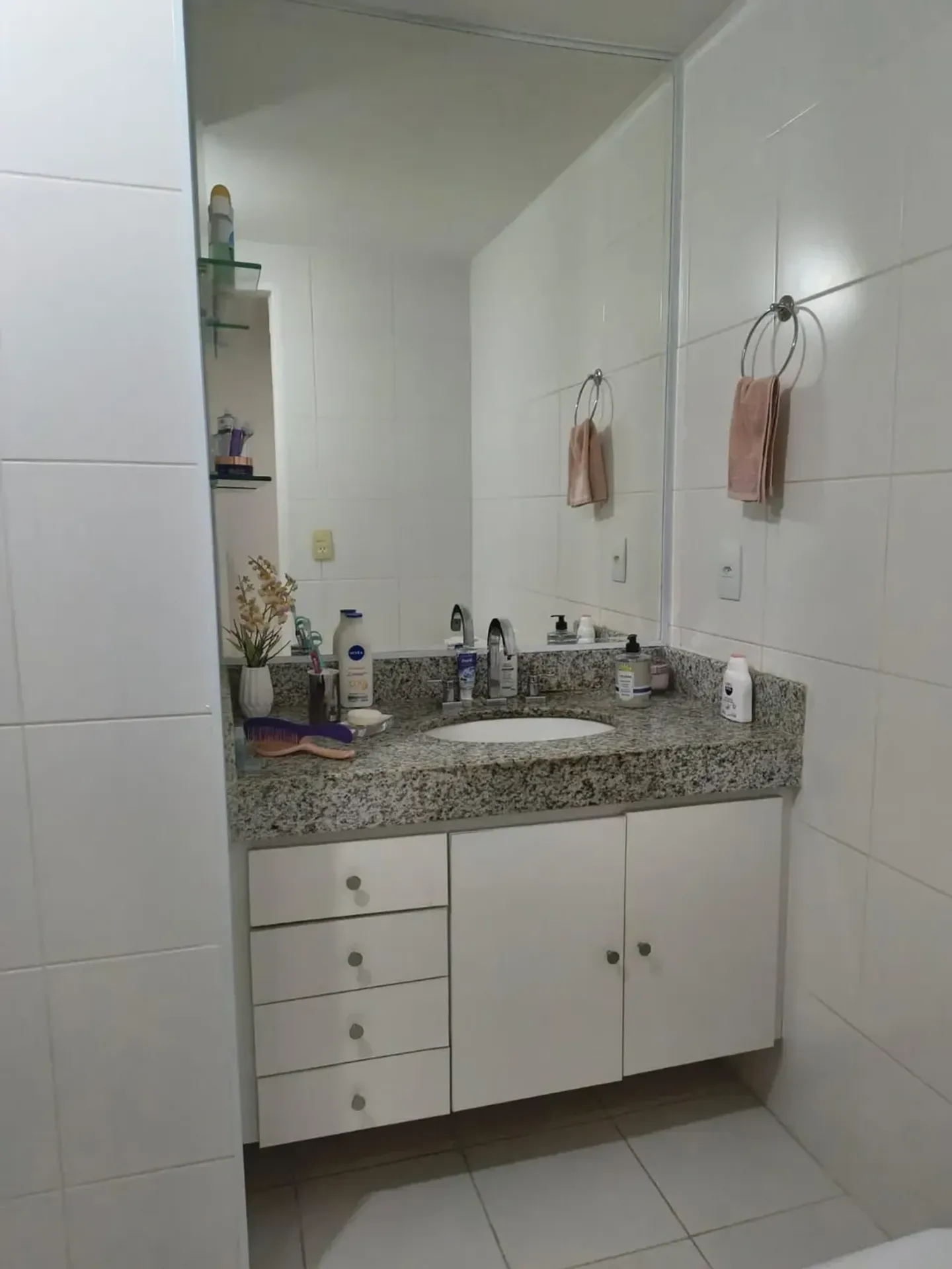 Furnished 1-bedroom apartment 79 m² with glass balcony — photo 4