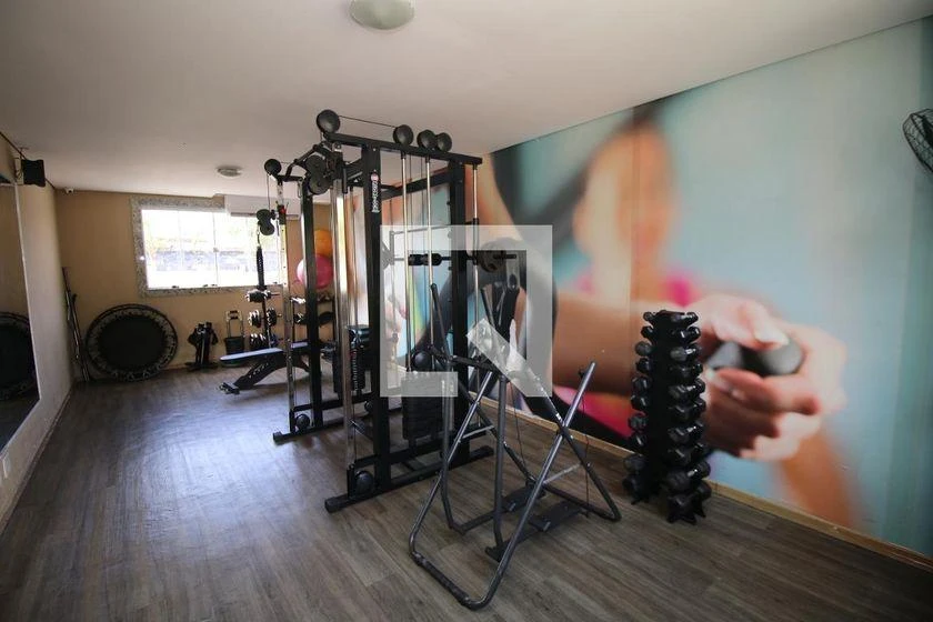 2-bedroom apartment in a building with a gym — photo 11