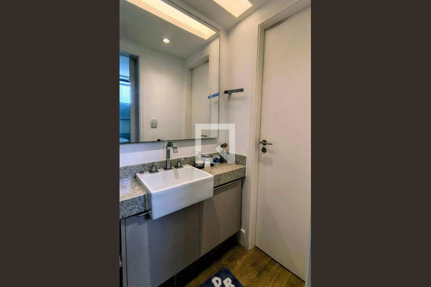 160 m² rental apartment with 4 en-suite rooms and balcony — photo 16