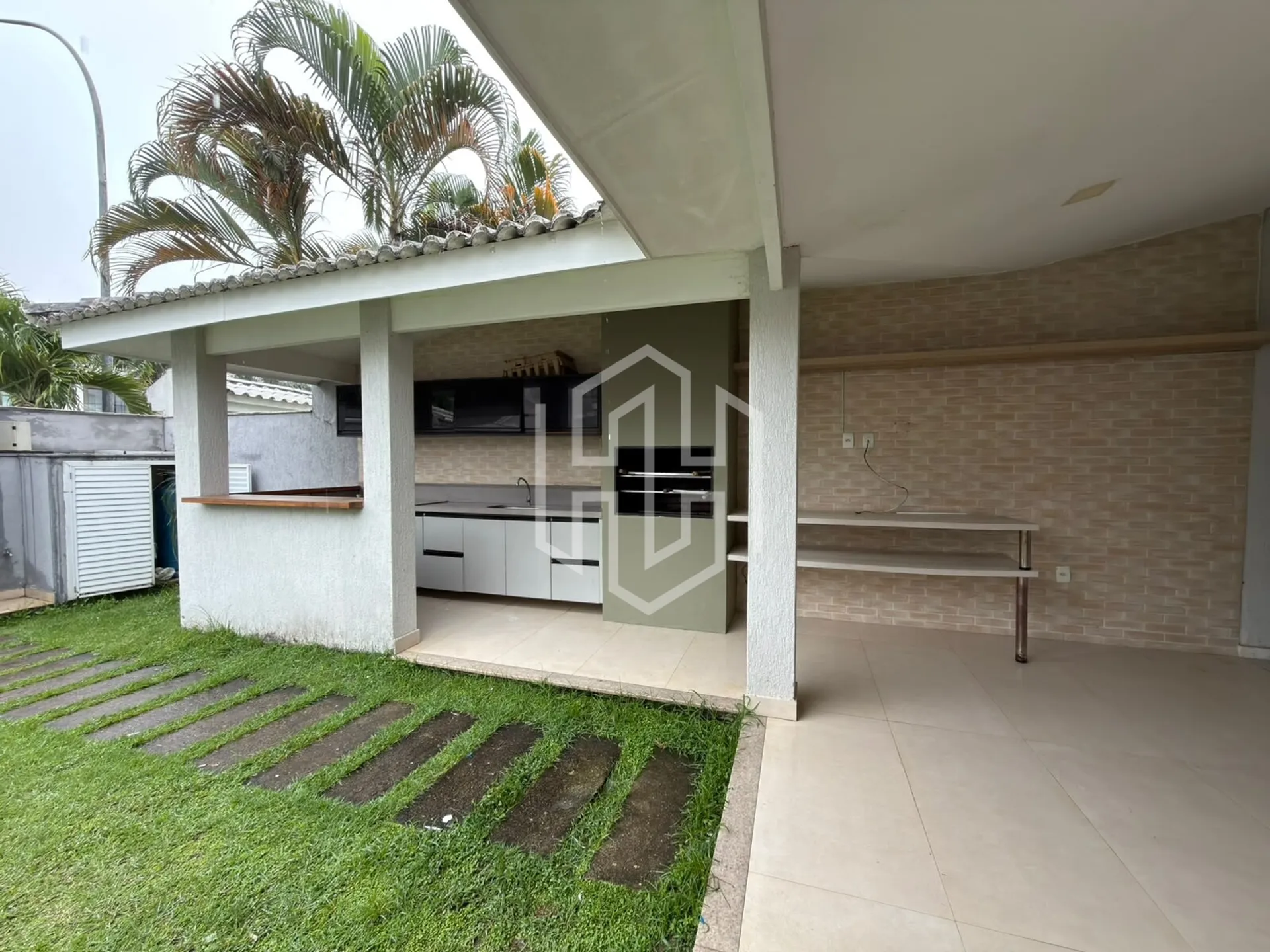 House, 220 m², with a grill on the balcony — photo 13