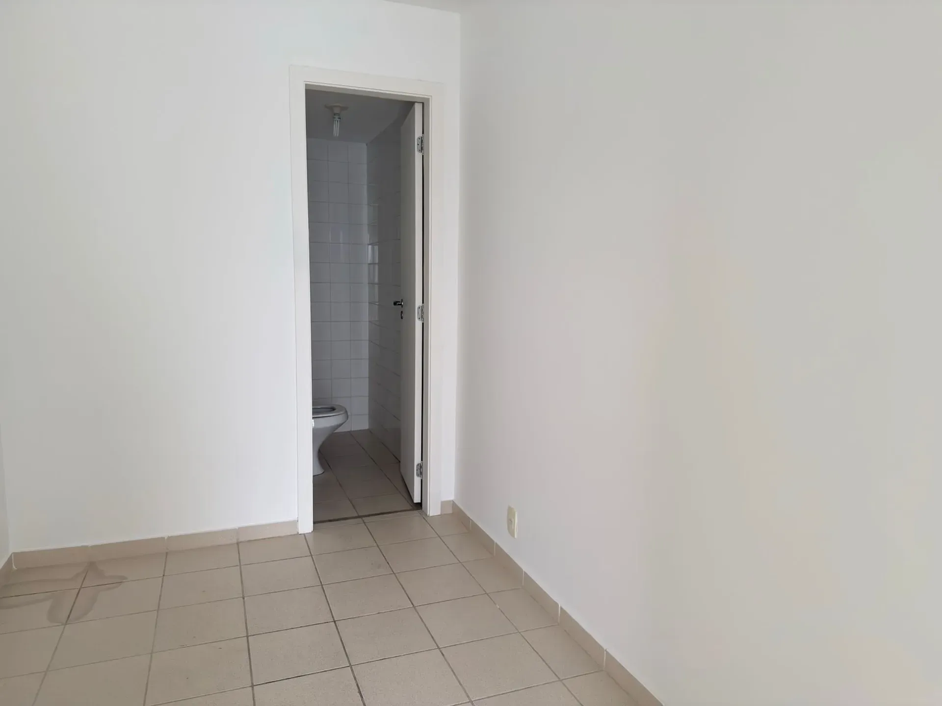 3-bedroom apartment in a building with a gym — photo 25