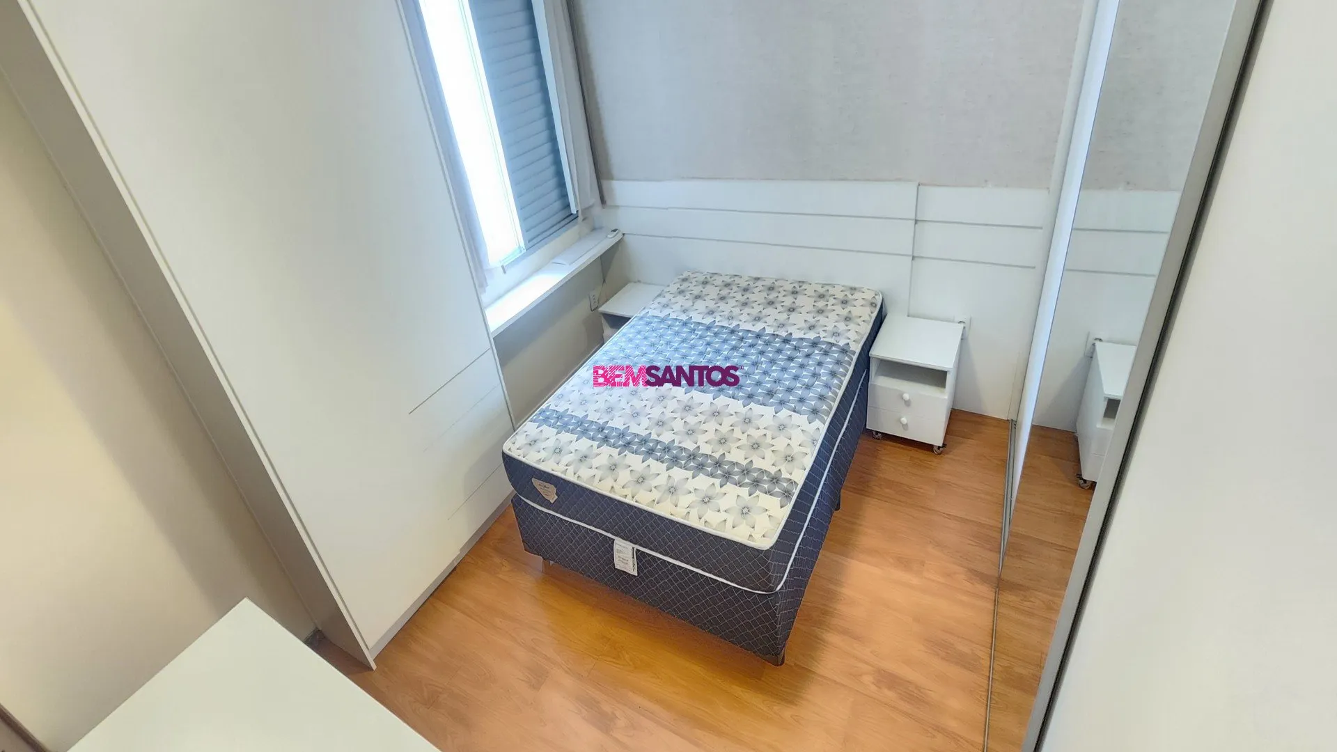 Furnished 4-bedroom apartment with a balcony — photo 24