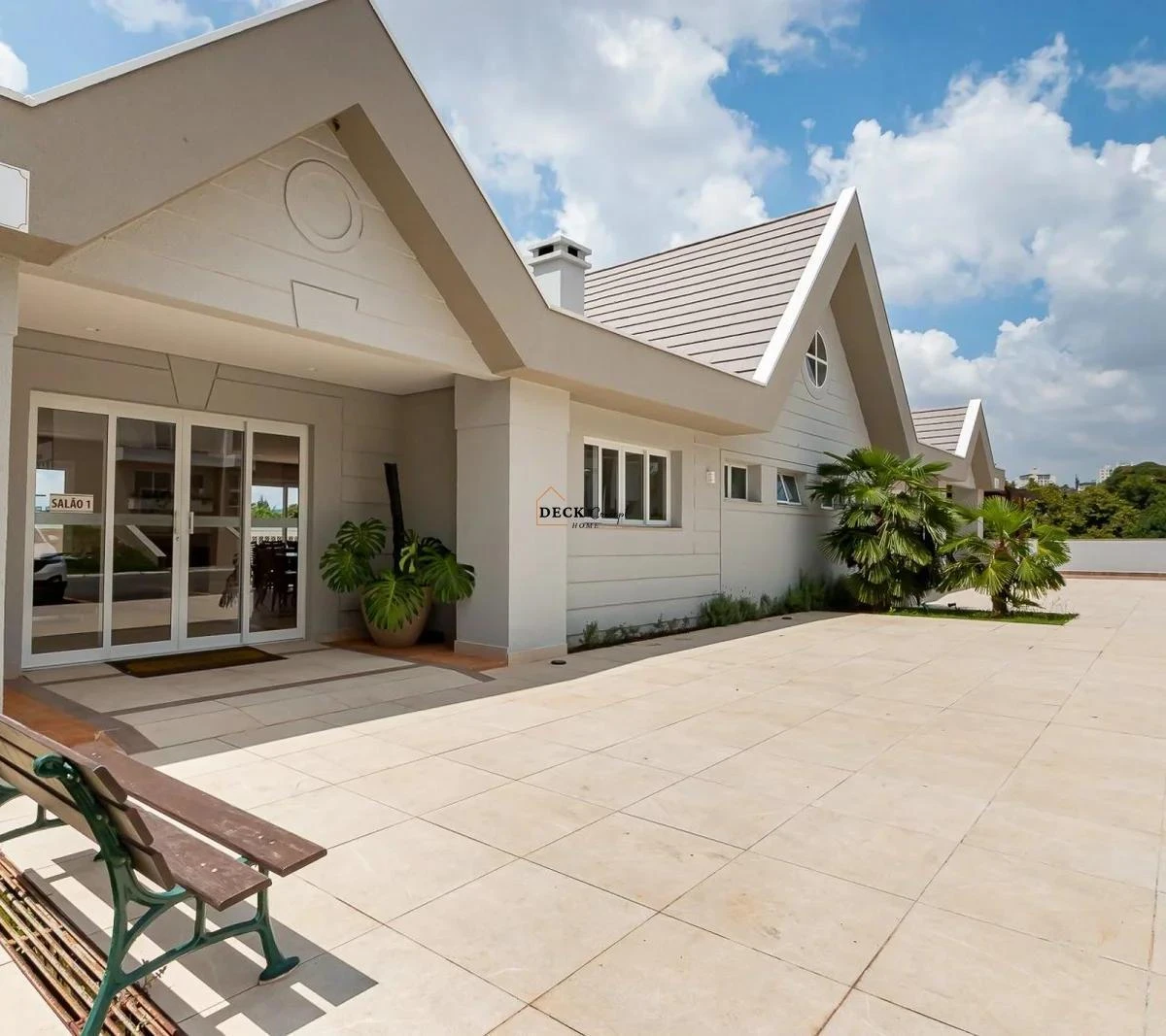 Furnished 356 m² house with 3 bedrooms and open-plan kitchen — photo 41