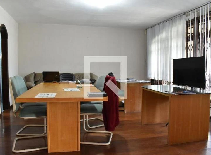 Rental house with 7 bedrooms and 510 m²