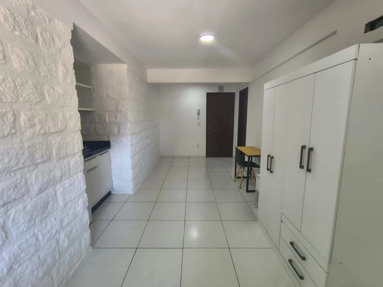 Estudio amueblado de 1 dormitorio con chimenea y 25 m² — photo 8