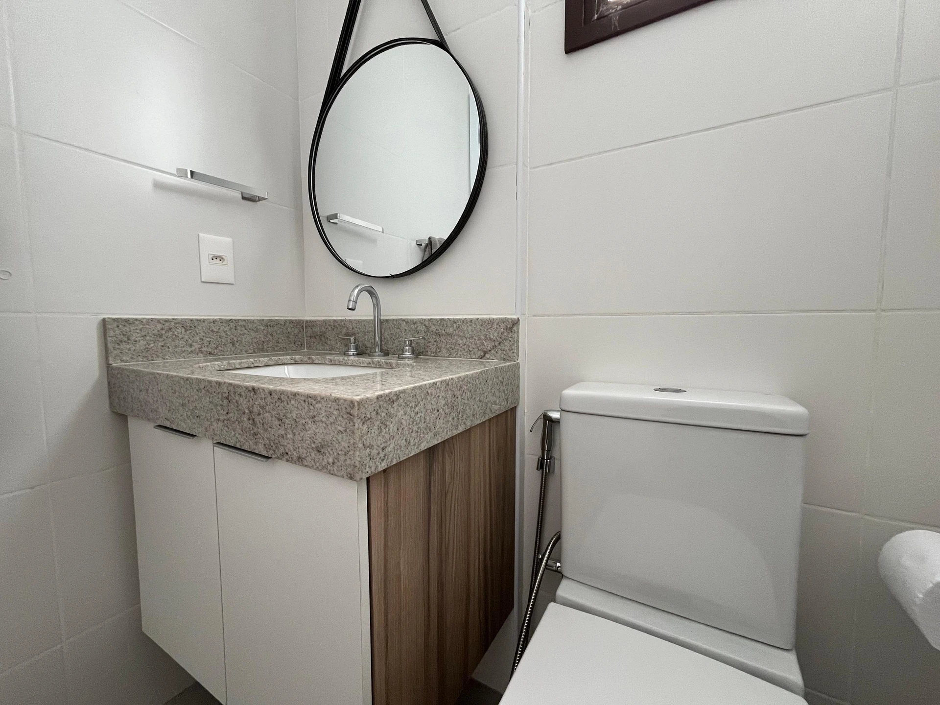 Furnished apartment, 89 m², with a glass-enclosed balcony — photo 16