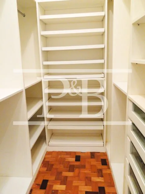 4-bedroom apartment with air conditioning — photo 3