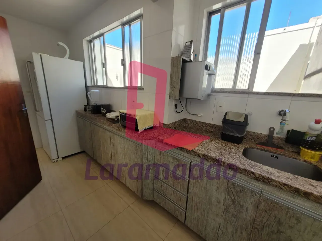 210 m² apartment with 5 bedrooms and 3 bathrooms — photo 31