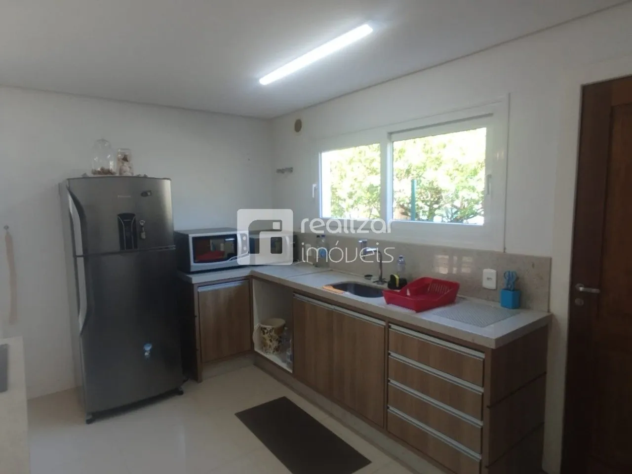 Furnished house with 4 bedrooms and 190 m² plus a garden — photo 3