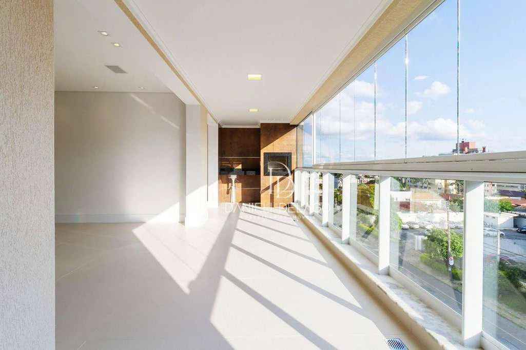 Apartment with 4 bedrooms and a private garden — photo 2