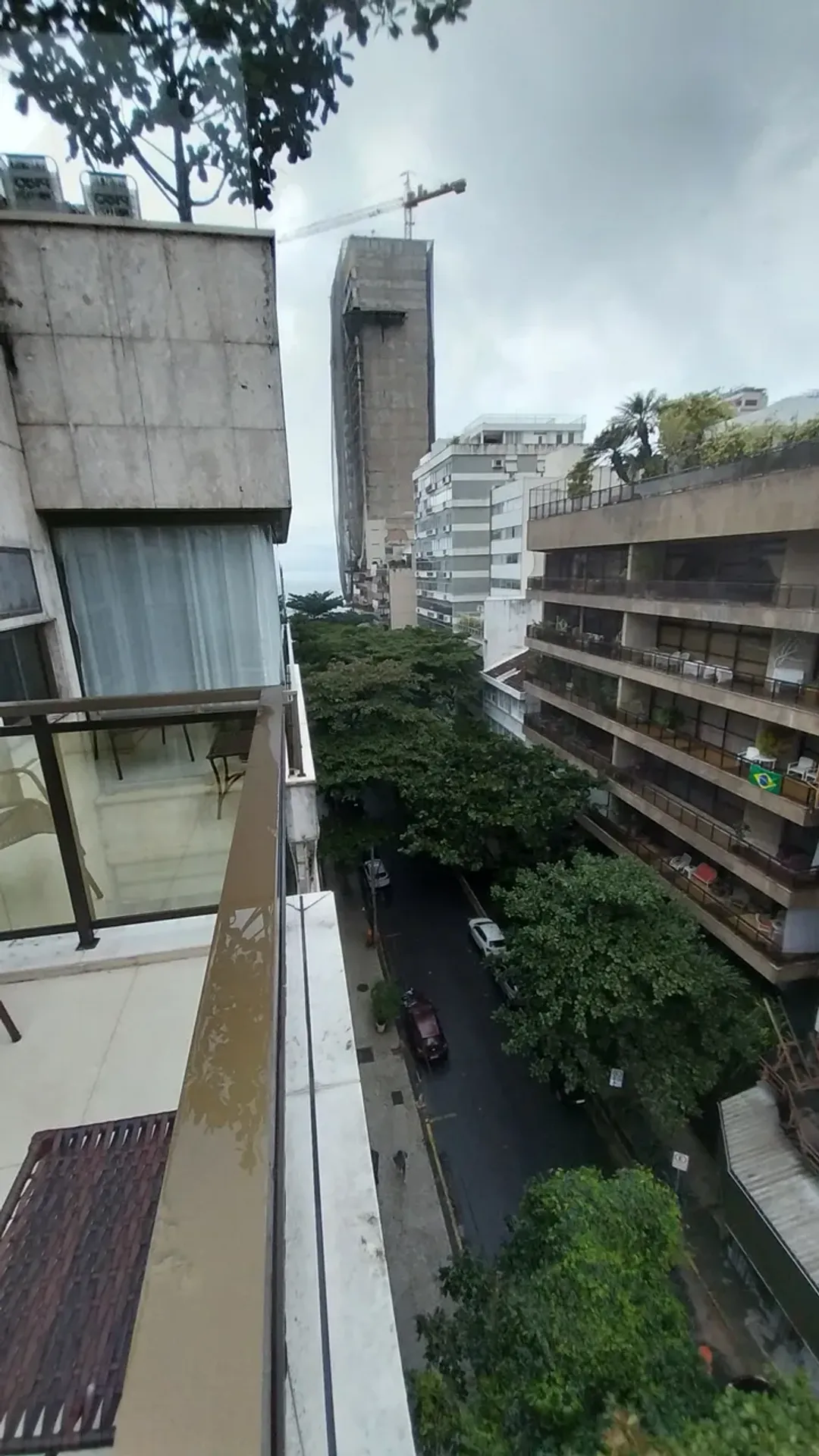 Furnished 1-bedroom apartment with 2 bathrooms — photo 21