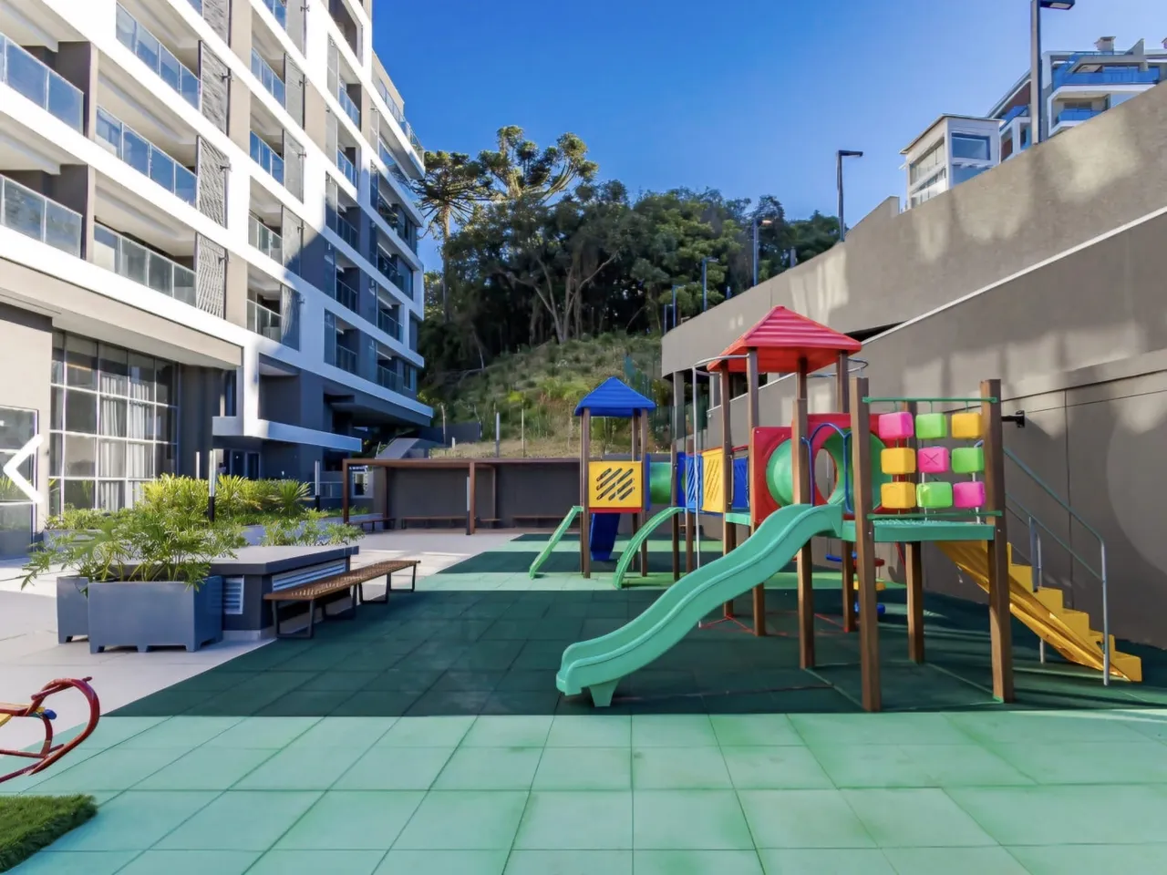 Furnished studio with 1 bedroom and balcony, no parking — photo 9