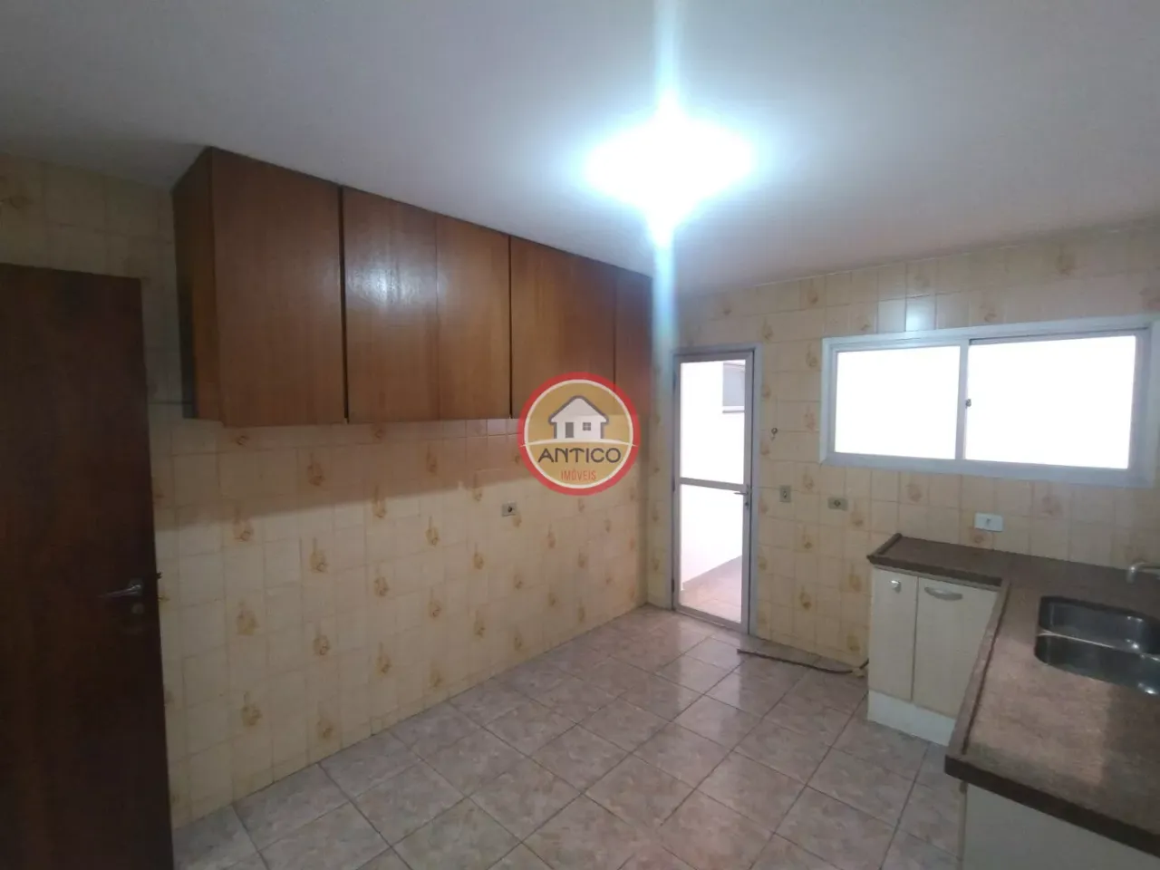 380 m² house with a separate closed kitchen and 5 bedrooms — photo 2