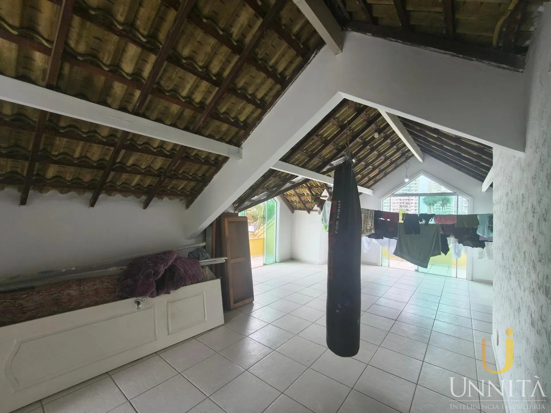 750 m² house with a grill on the balcony and a bathtub — photo 27