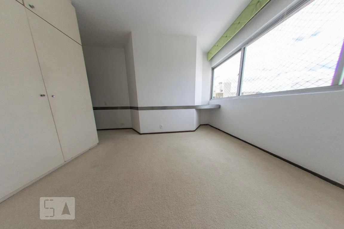 4-bedroom apartment with a walk-in closet — photo 67