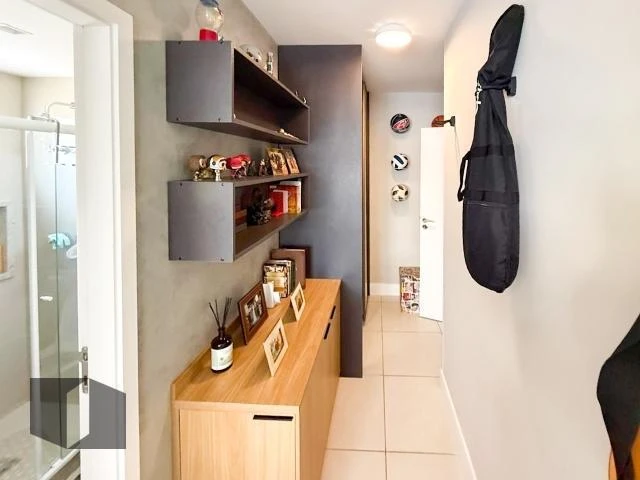 226 m² apartment with 4 en-suite bedrooms and glass balcony — photo 11
