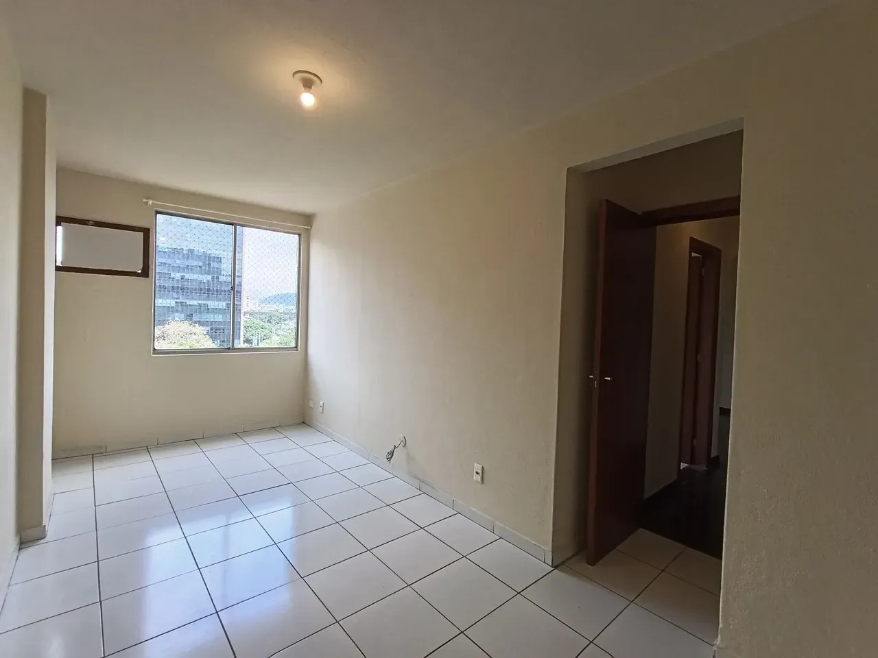 2-bedroom apartment in a building with a gym — photo 8