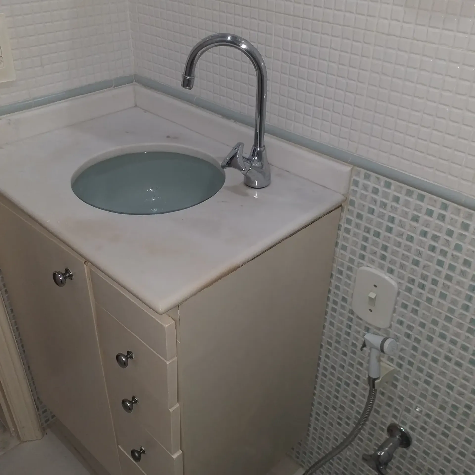 2-bedroom apartment with 3 bathrooms and glass shower — photo 9