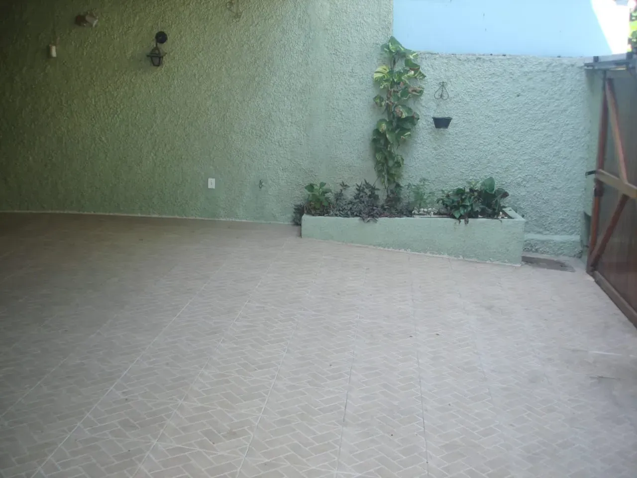 Bathtub in a 5-bedroom house, 240 m² — photo 6