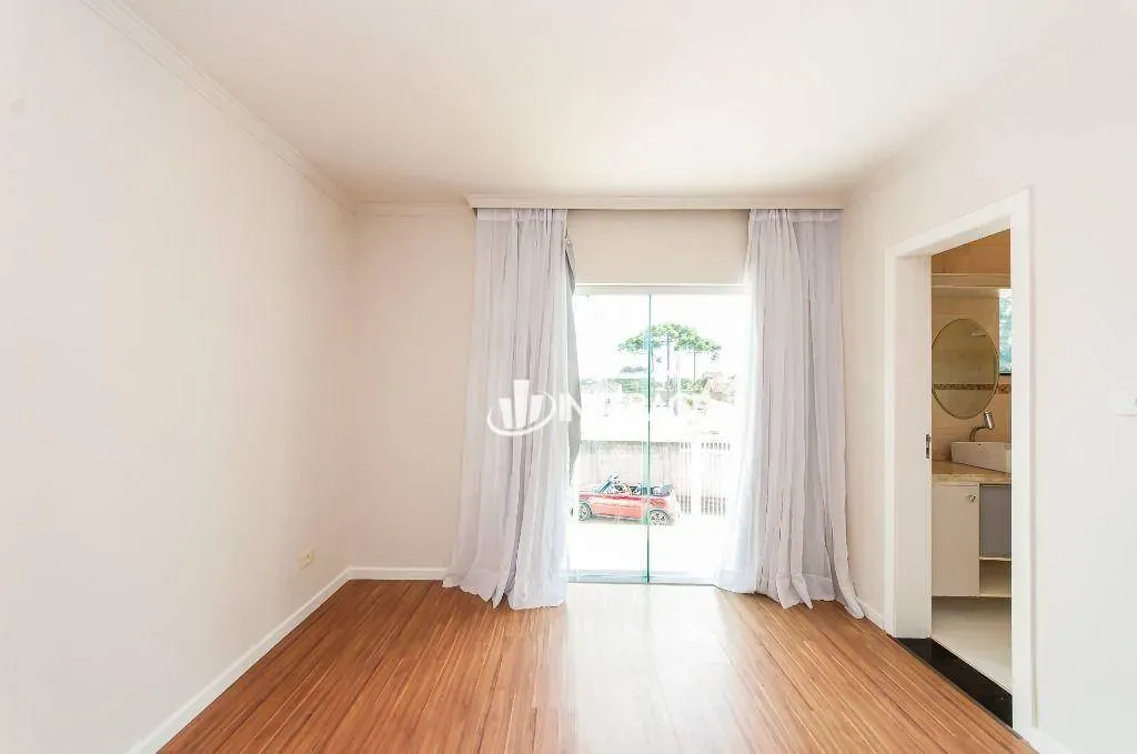 House with 3 bedrooms and a private garden — photo 20