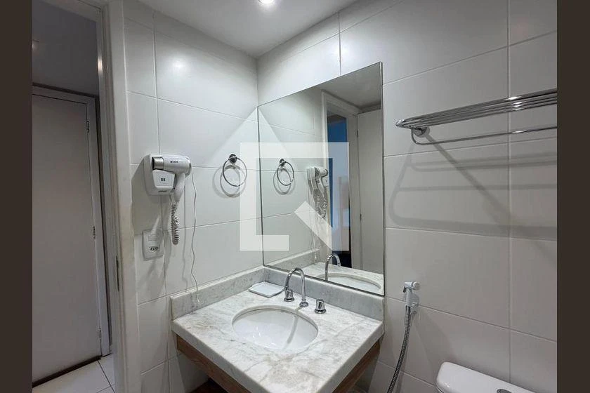Furnished 2-bedroom apartment with an en-suite pair — photo 40