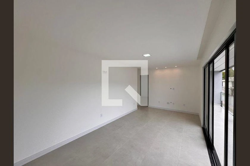 Rental house with 4 bedrooms and 222 m², balcony — photo 41