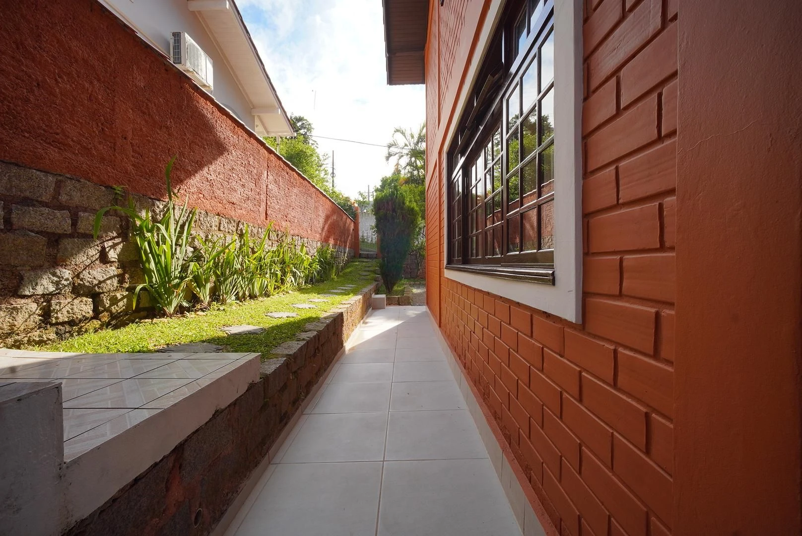 4-bedroom house with a garden — photo 33