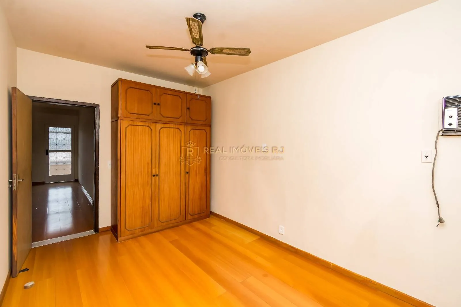 Unfurnished house with 3 bedrooms and 5 bathrooms — photo 45