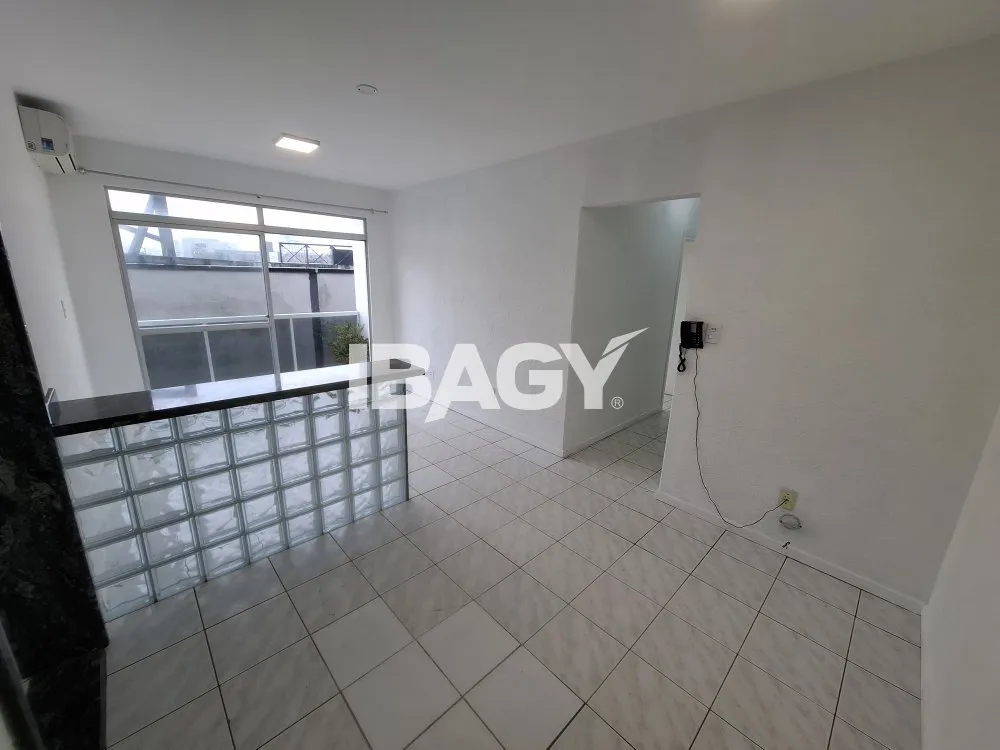 Apartamento com 2 dormitórios, 1 banheiro e 72 m² — photo 2