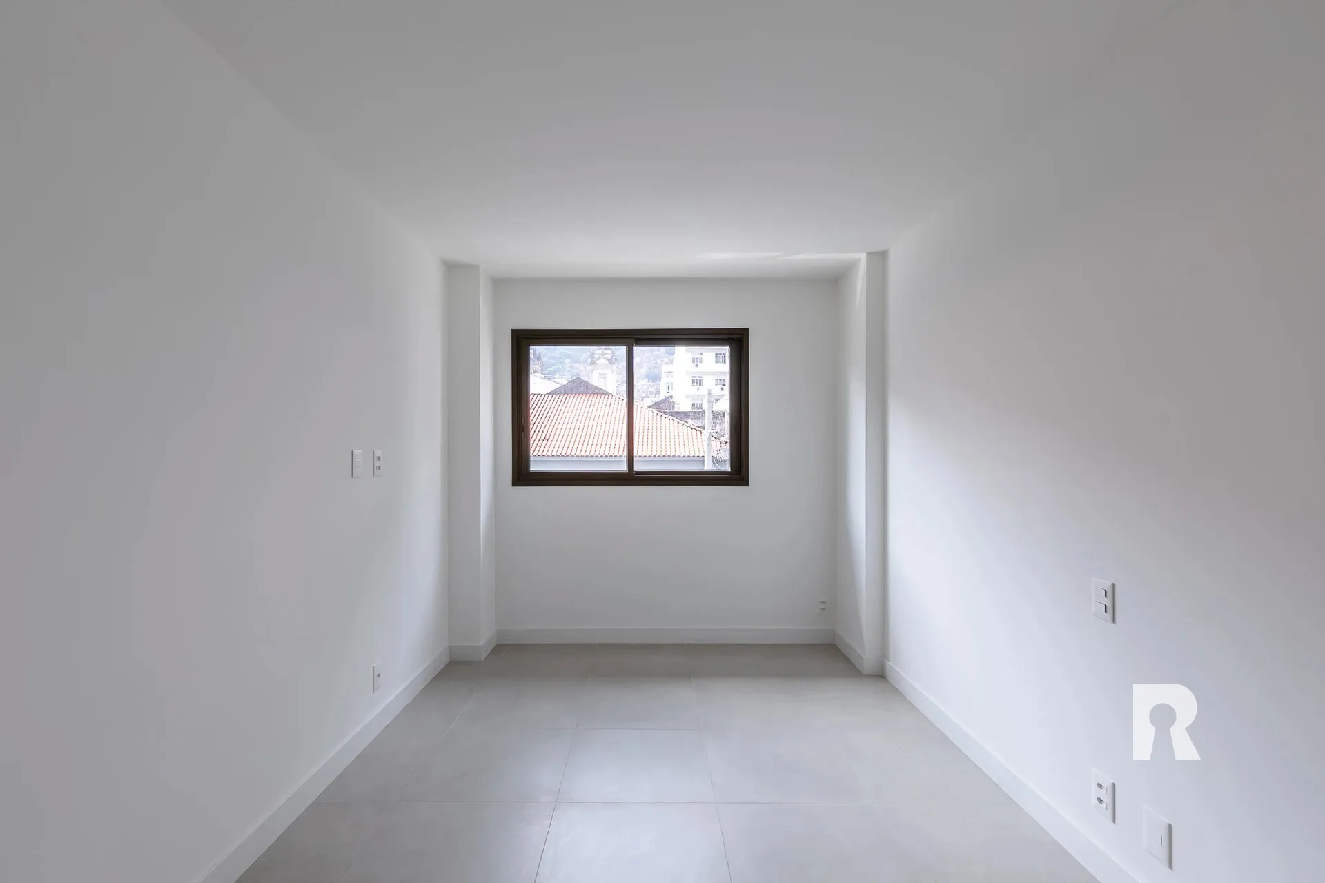 2-bedroom apartment with a mountain view — photo 3
