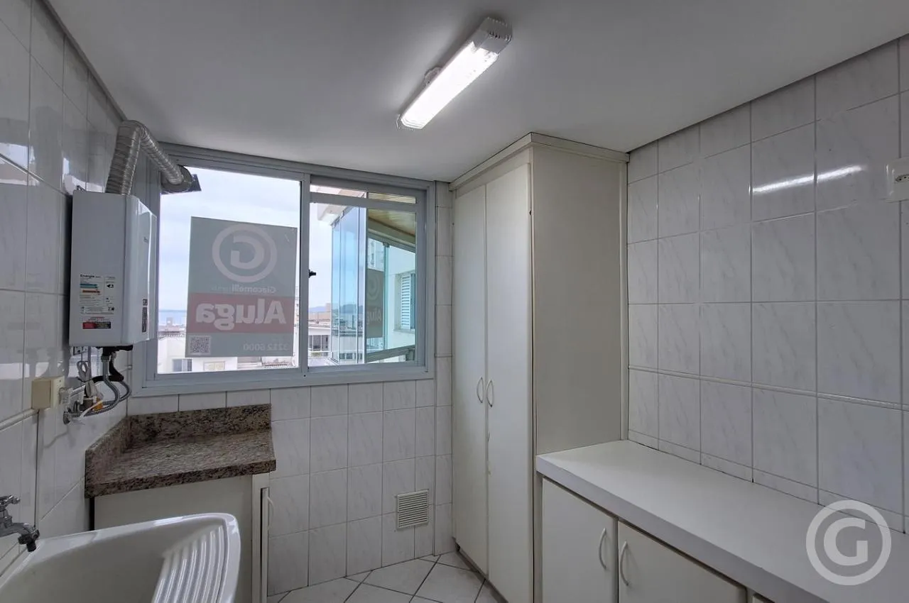 4-bedroom apartment with an enclosed balcony grill — photo 11
