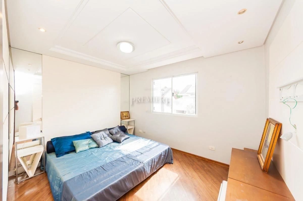 4-bedroom house with 4 parking spaces and open-plan kitchen — photo 31