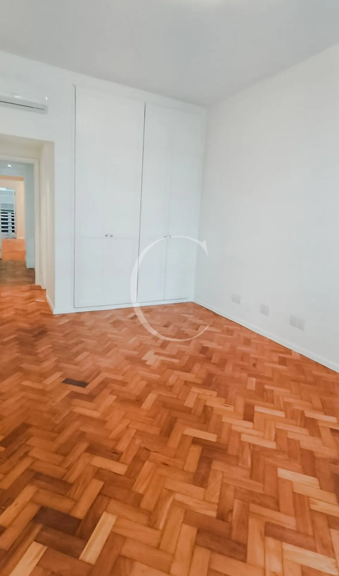 Unfurnished 180 m² apartment with 4 en-suite bedrooms — photo 13