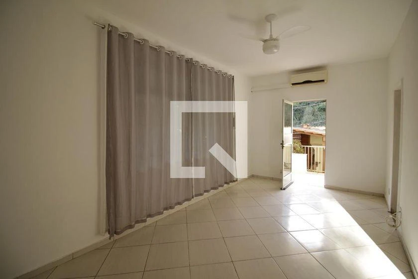 Casa de 381 m² com 7 quartos, 4 banheiros e jardim — photo 37