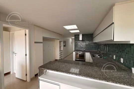 4-bedroom apartment with a separate kitchen, 260 m² — photo 54