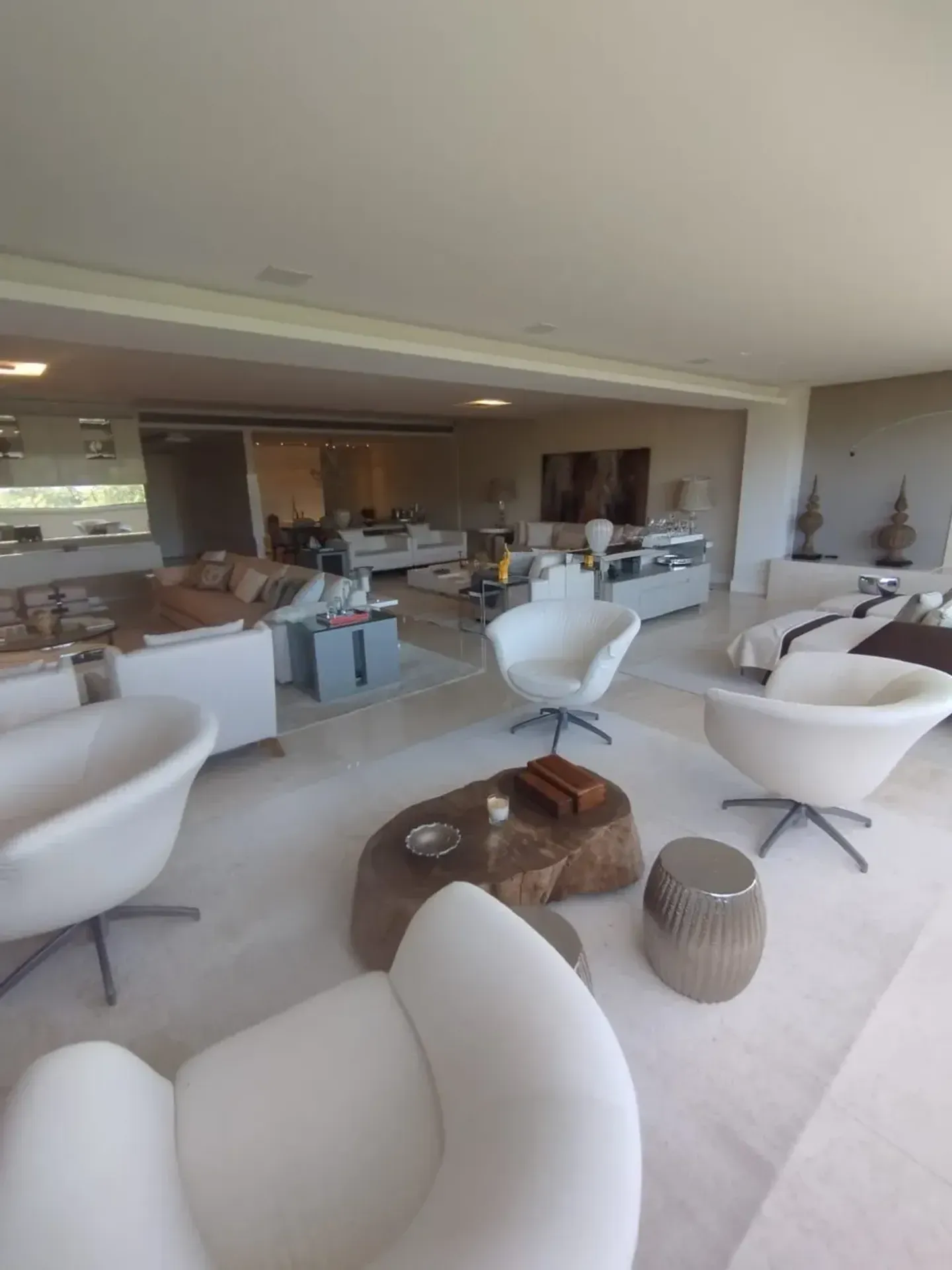 Apartamento sem mobília com 4 quartos e 5 banheiros — photo 8
