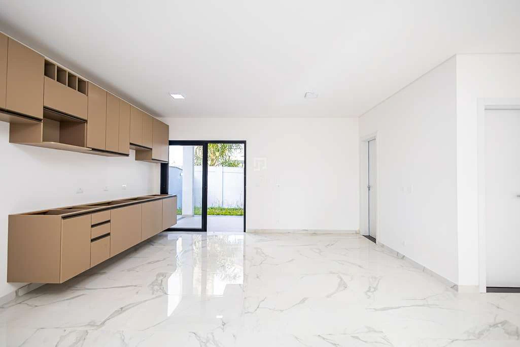 House with 3 en-suite bedrooms and 2 parking spots — photo 2