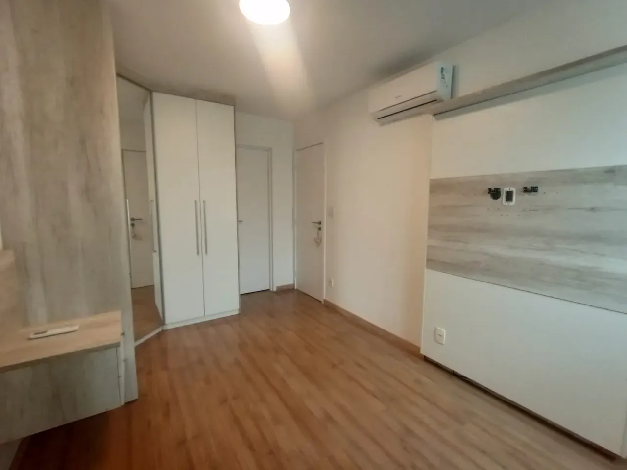 2-bedroom apartment with enclosed balcony and parking — photo 10