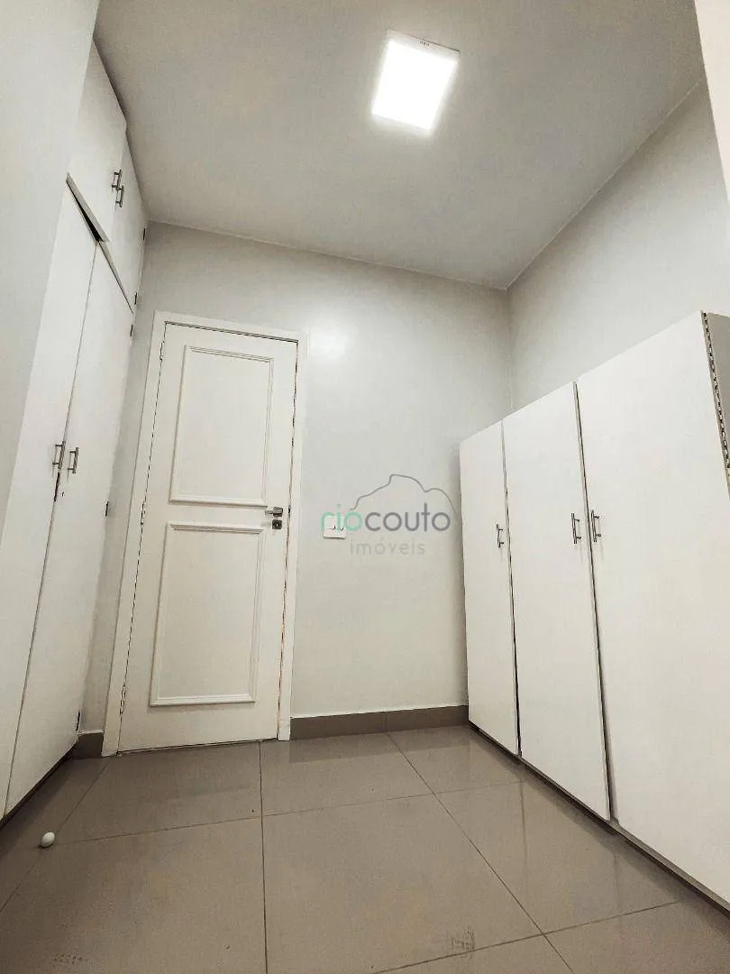 Unfurnished apartment with 4 bedrooms and 377 m² — photo 22