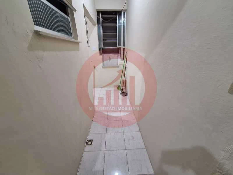 Apartment with wood floors and 2 bedrooms — photo 26