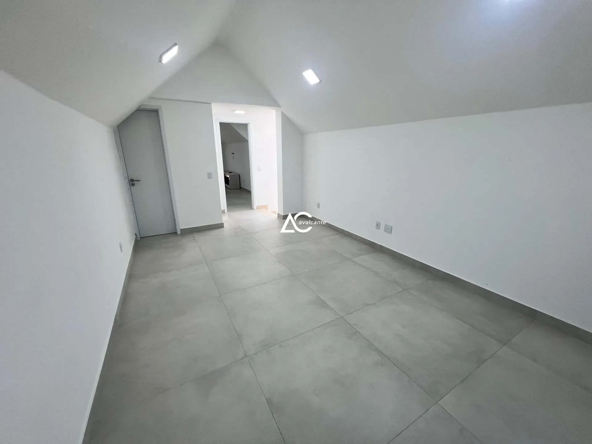Unfurnished house with 5 bedrooms and 5 bathrooms — photo 44