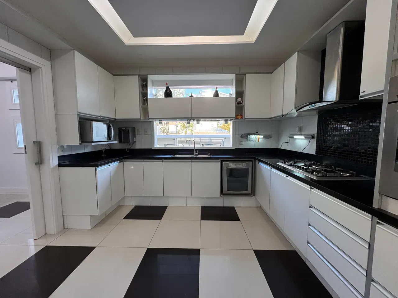 Furnished 800 m² house on the 4th floor with 8 parking spots — photo 21