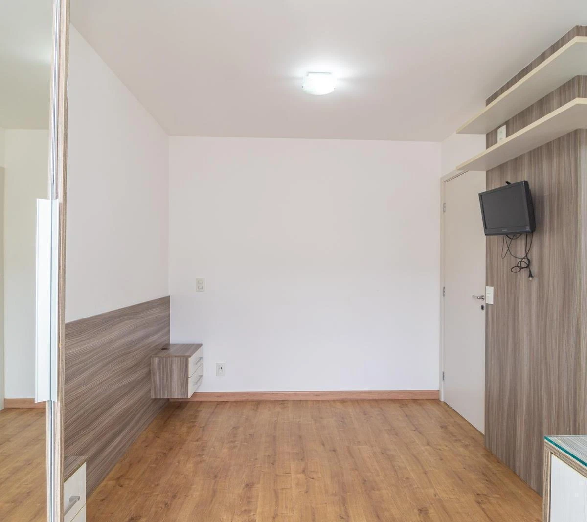 Квартира 71 м² з балконом із грилем та заскленим балконом — photo 27